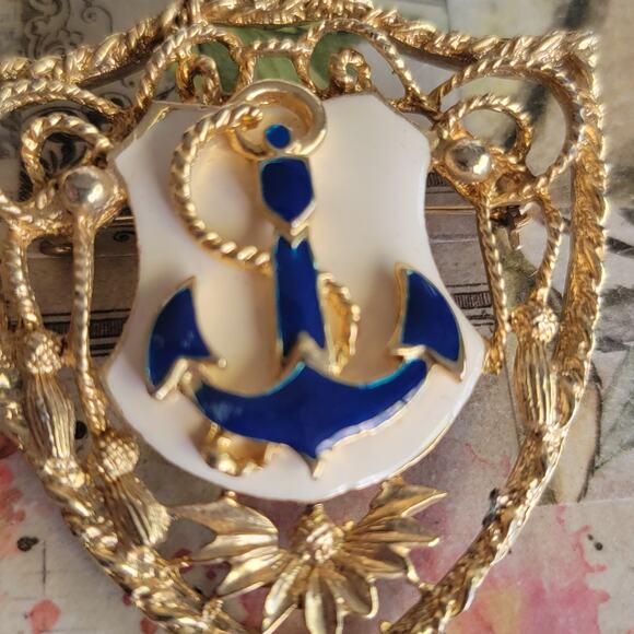 Brooch Women Vintage Anchor Pin Navy Enamel Nautical Gold Tone Lapel Brooch - Picture 7 of 10